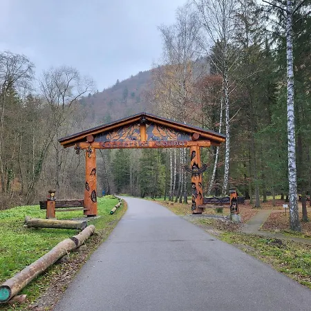 Bee494 アパート Blatnica